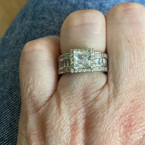 Halo Ring With Square Cut Zircon! Size 7 - Picture 2 of 4